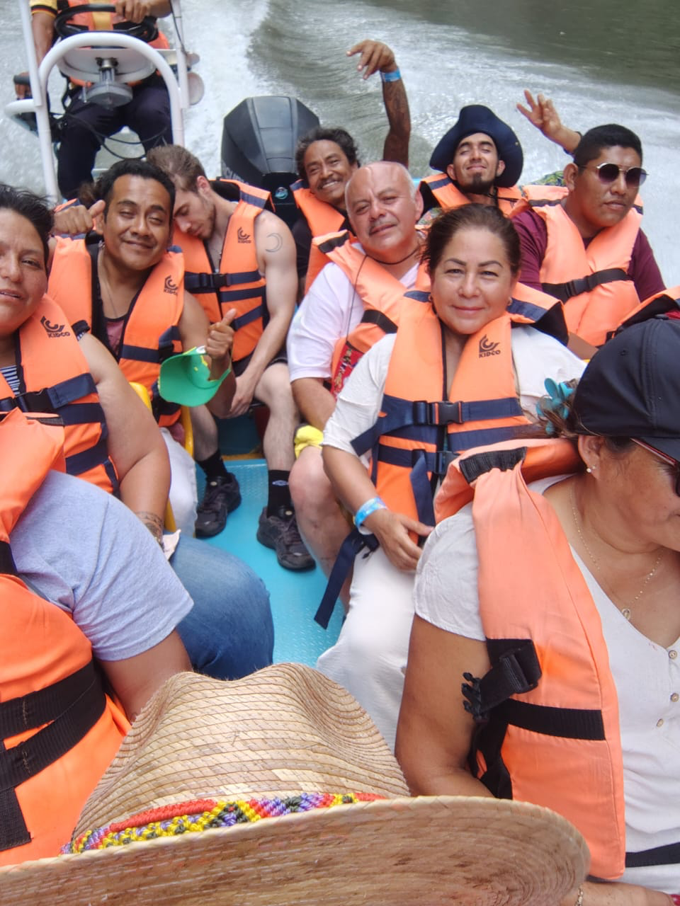 Recorrido en lancha en grupo