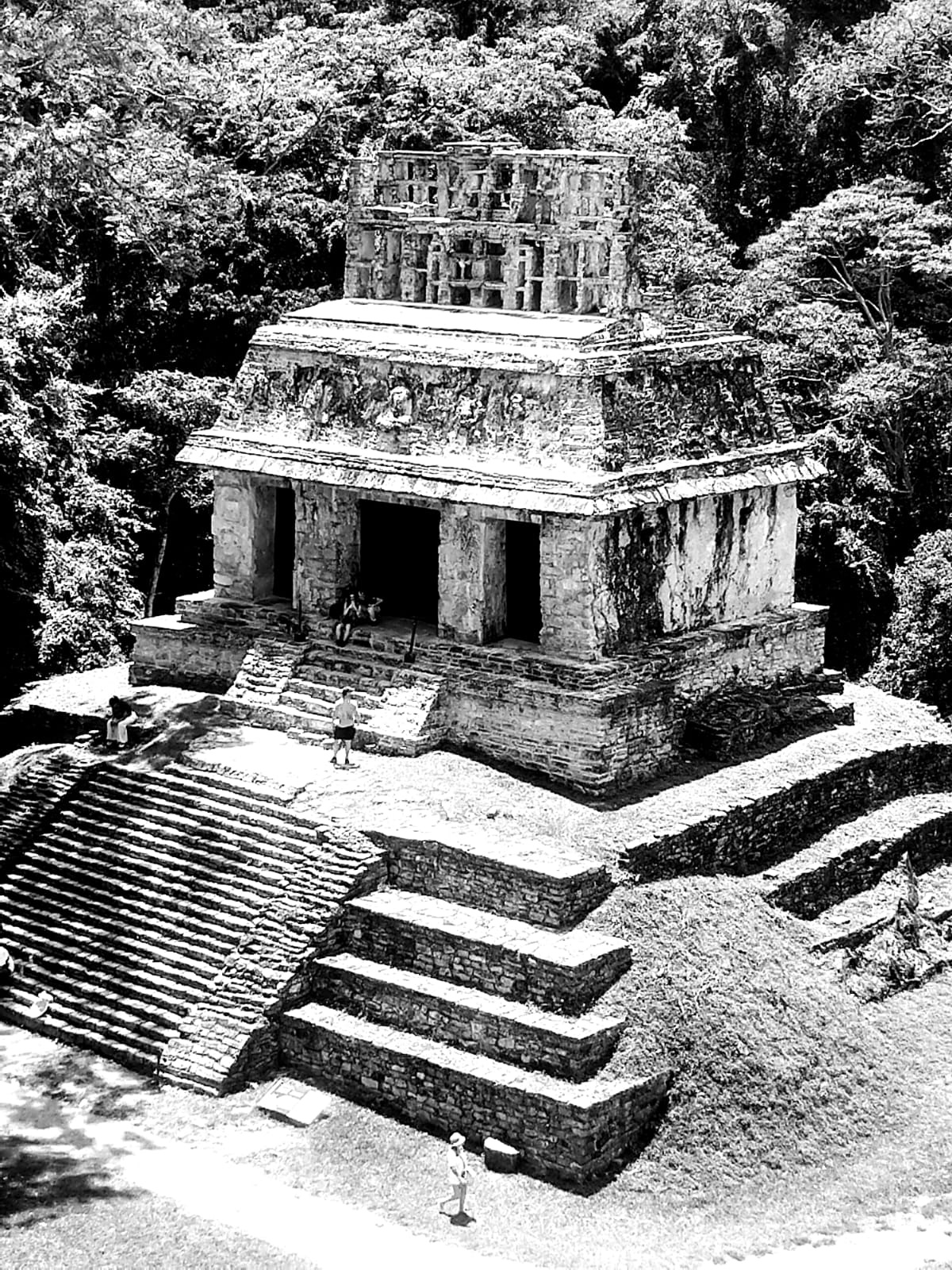 Arquitectura antigua en blanco y negro