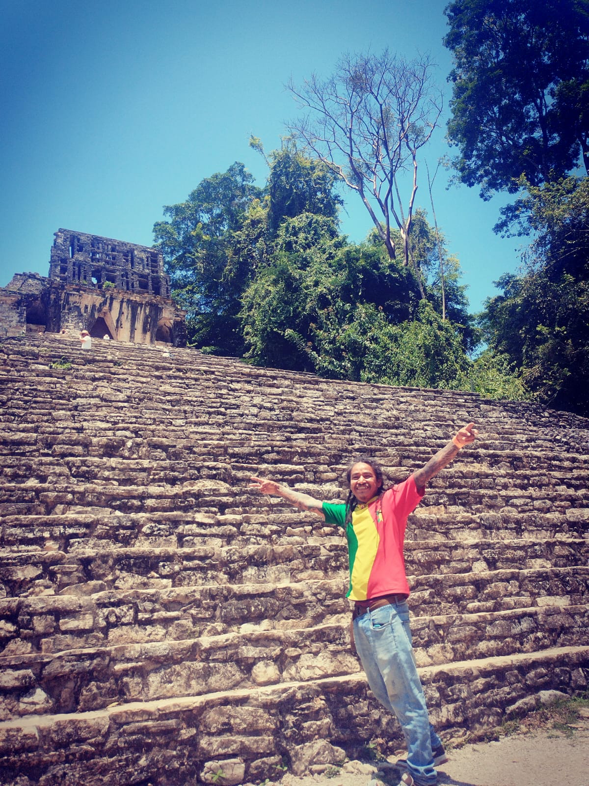 Recuerdos junto a una escalinata histórica